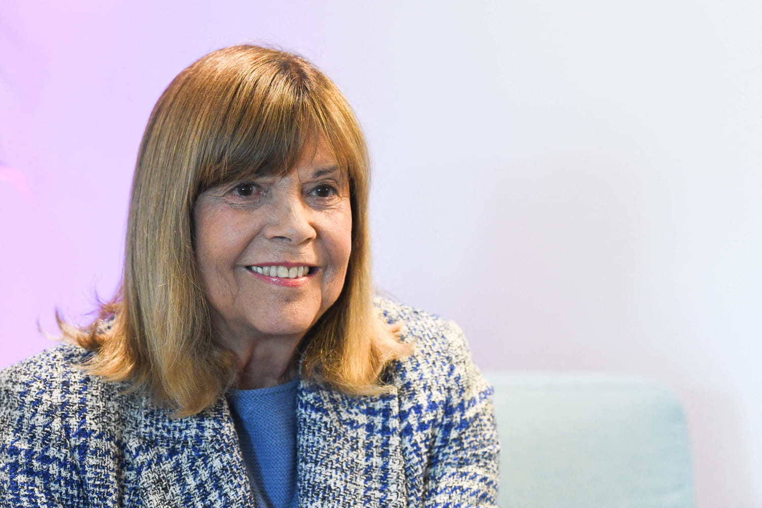 at 83, Chantal Goya wears the French bag that everyone is snapping up