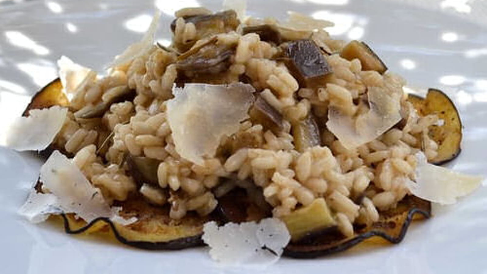 Risotto aux aubergines grillées, parmesan et romarin