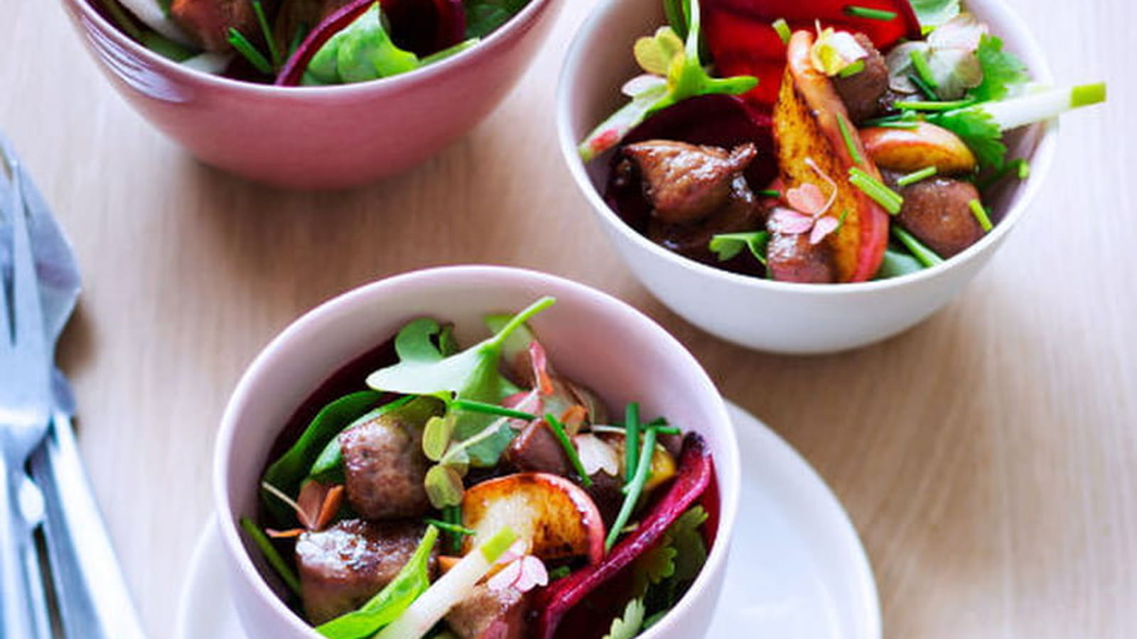 Salade tiède au foie de veau laqué au miel