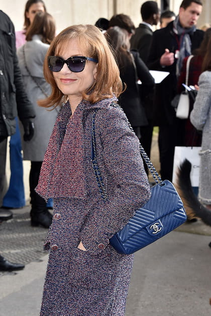 Isabelle Huppert en manteau de tweed