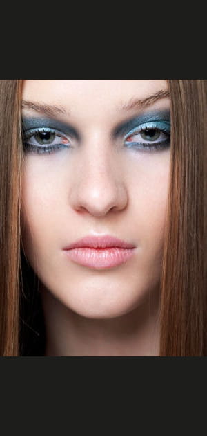 Le regard m&eacute;tallique bleu