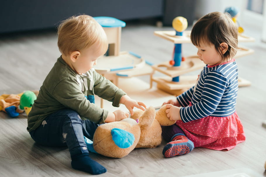 Quelles sont les étapes de la socialisation de l'enfant ?