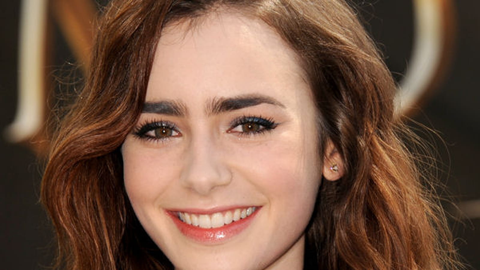 Lily Collins, cheveux longs