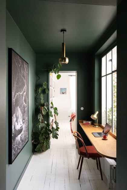 Apr&egrave;s&nbsp;: un couloir avec un petit bureau bien con&ccedil;u