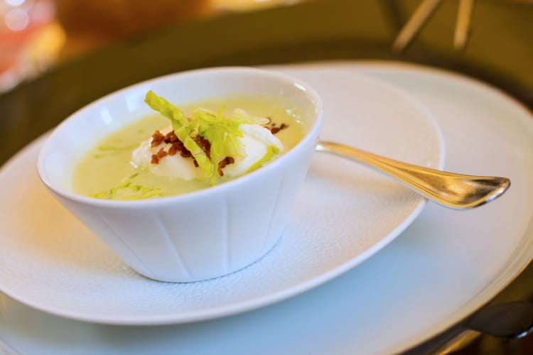 Caramel de miel d'Acacia aux châtaignes et bouillon d'asperges vertes