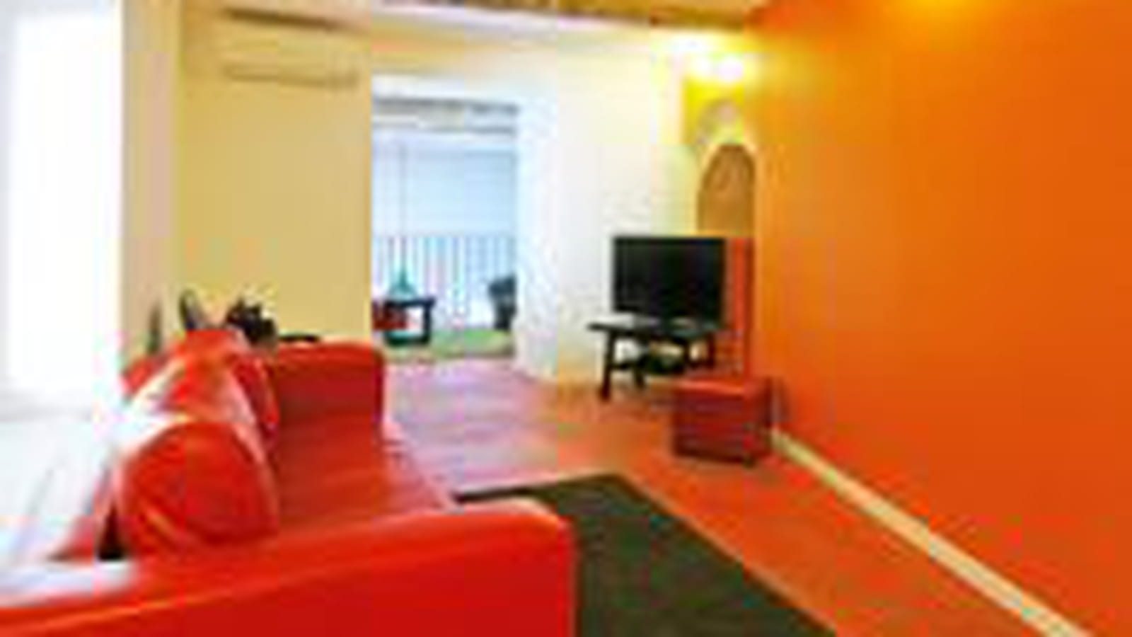 Petit salon chaleureux