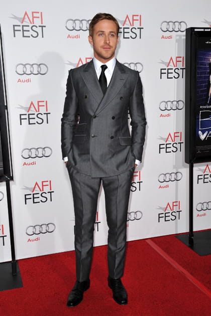 Ryan Gosling en veste de costume croisée