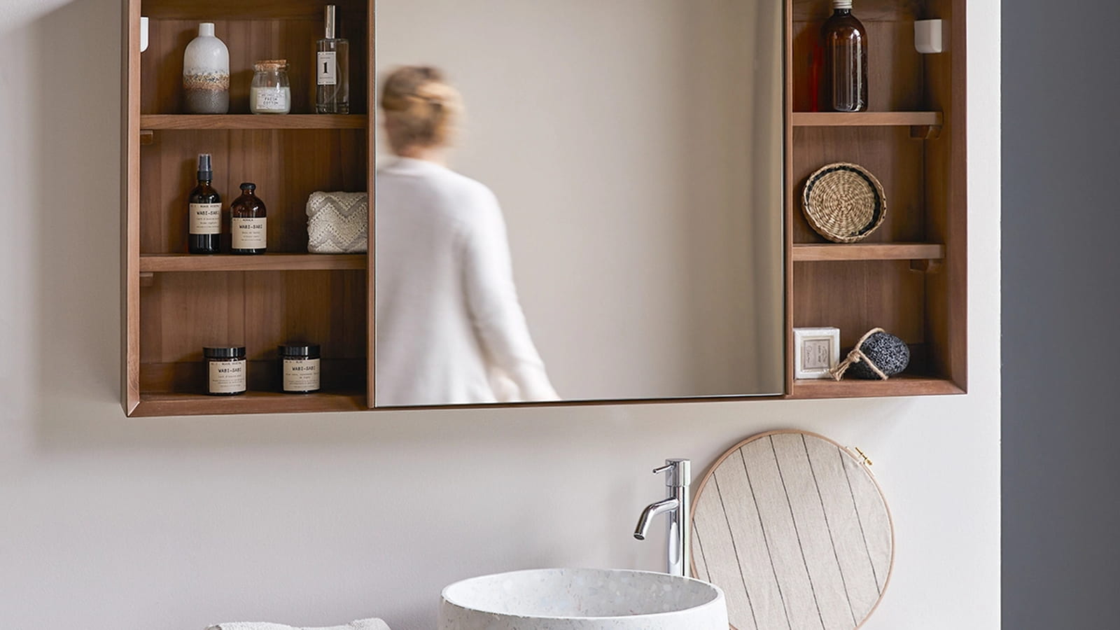Une armoire à pharmacie chic