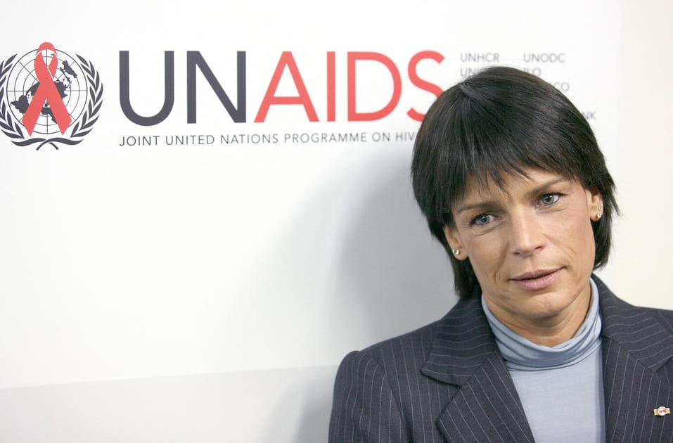 Le carr&eacute; court lisse de St&eacute;phanie de Monaco