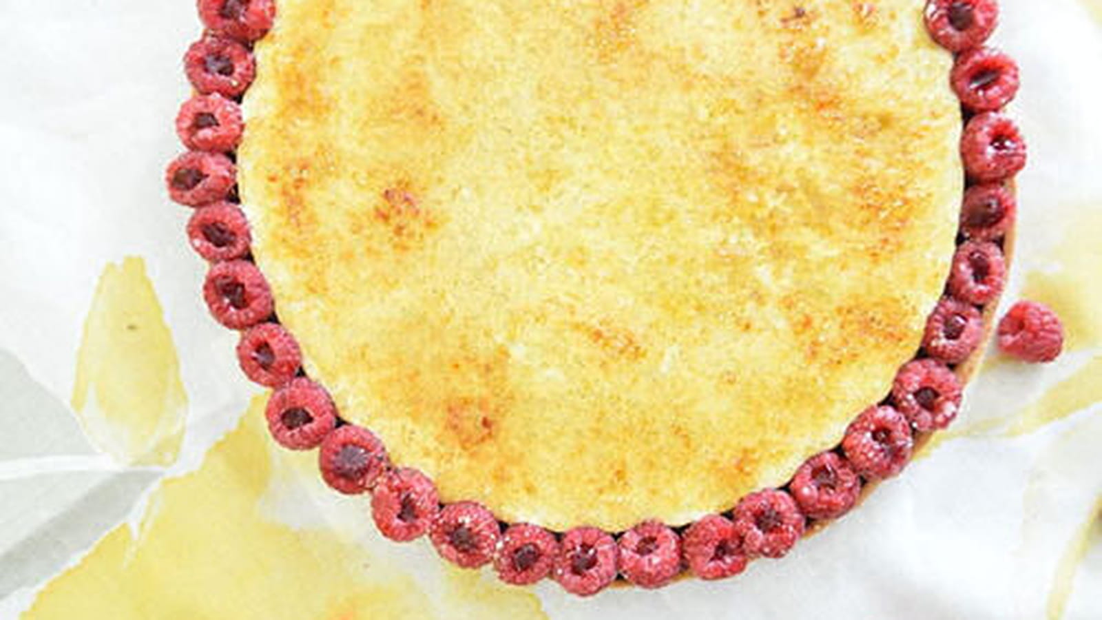 Tarte aux framboises et crème brûlée