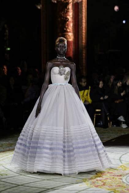 Look 5 du défilé Viktor&Rolf