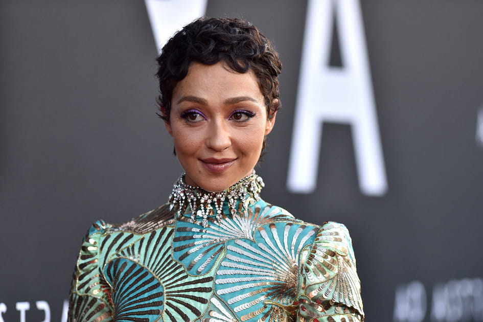 La coupe gar&ccedil;onne boucl&eacute;e de Ruth Negga
