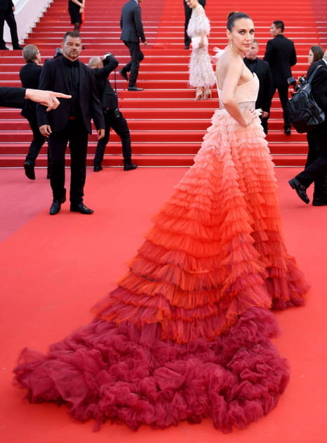 Anna Schafer a tenté de se mêler à la couleur du tapis, en vain...