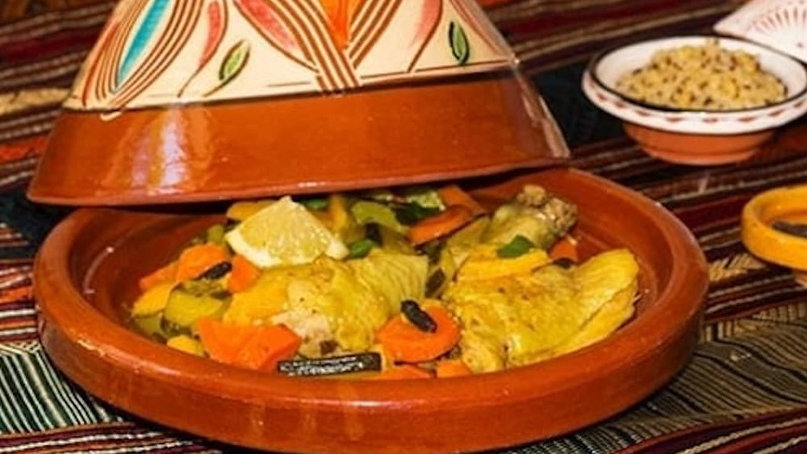 Tajine de poulet aux citrons confits et légumes au four
