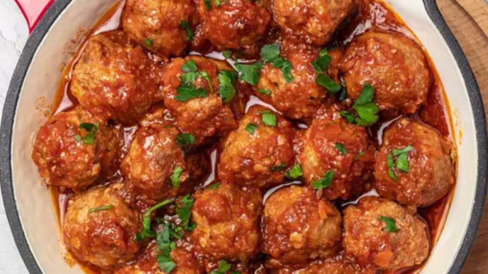 Mtewem à la viande hachée en sauce rouge