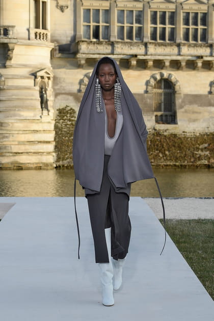 Look 16&nbsp;du d&eacute;fil&eacute; Valentino haute couture automne-hiver 2023-2024