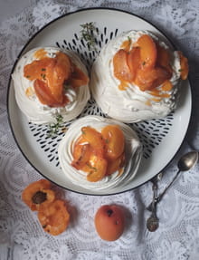 Pavlovas légères à la compotée d'abricots : Etape 4