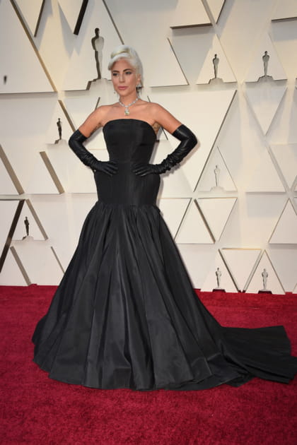 Lady Gaga en robe noire bustier Alexander McQueen