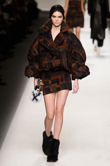 Kendall Jenner au d&eacute;fil&eacute; Fendi