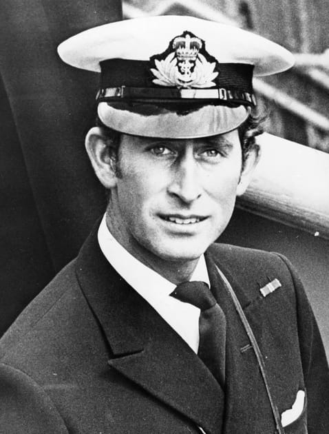 Charles se dévoile en beau marin à Devonport, en 1974