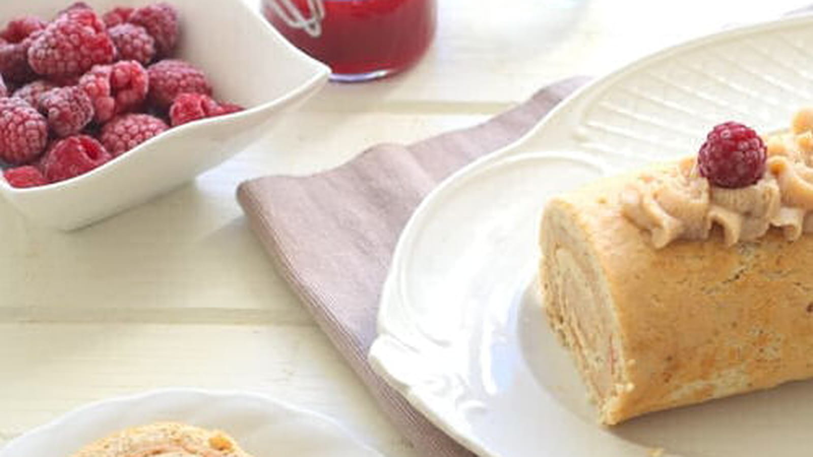 Gâteau roulé à la crème de marron et à la framboise