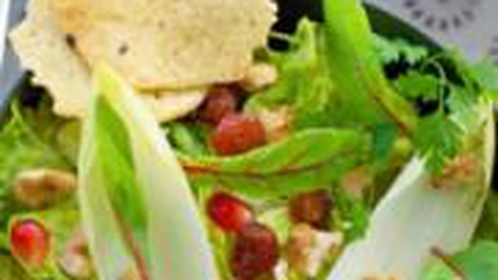 Salade mélangée et chips