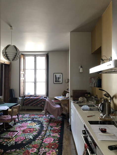 Avant&nbsp;: une pi&egrave;ce &agrave; vivre sombre et terne