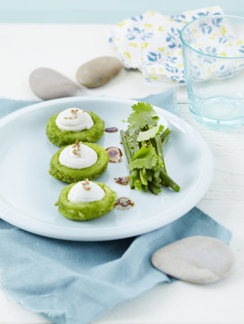 Calamars en croûte d’herbes fraîches au St Môret®, salade de haricots verts