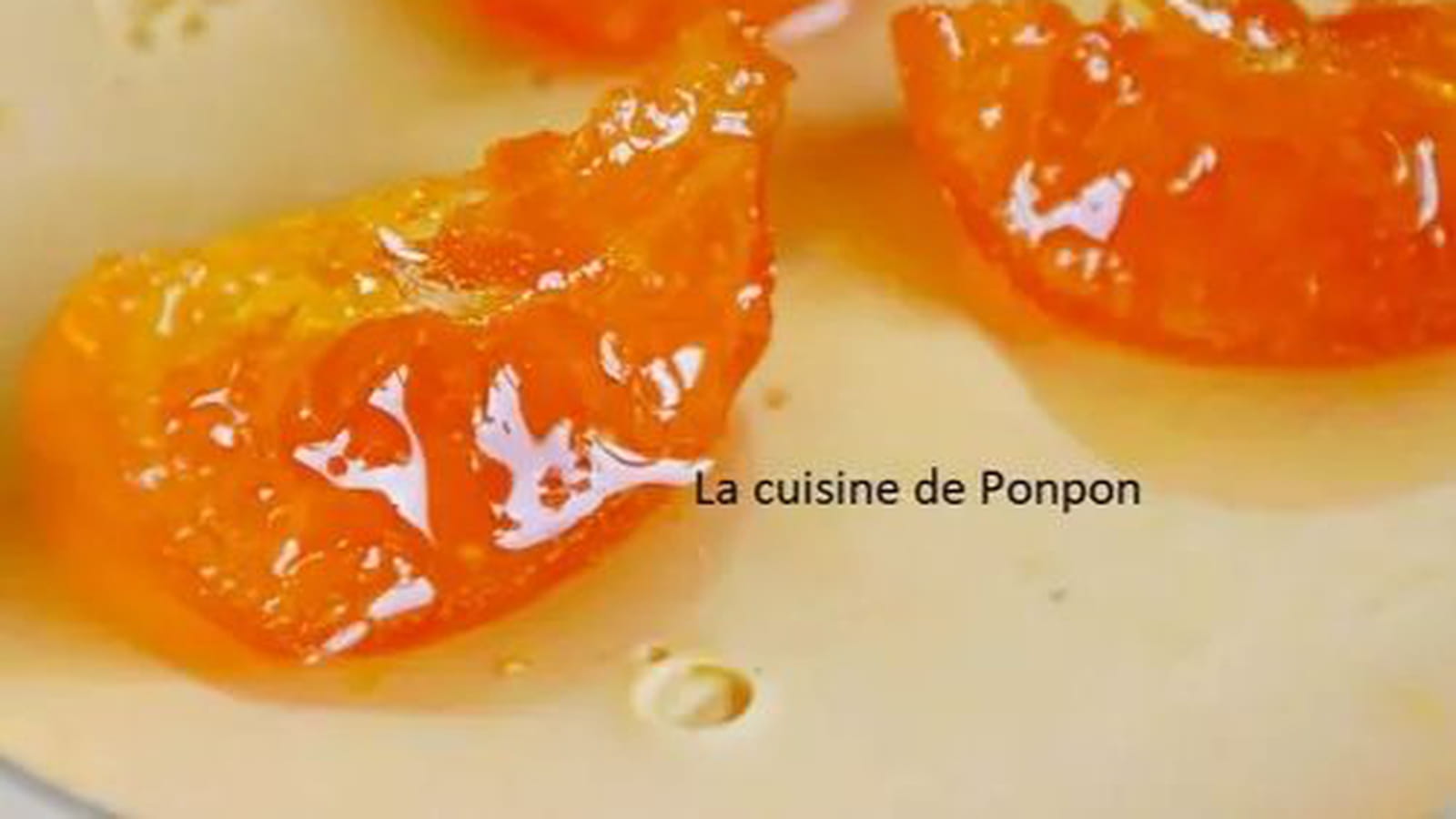 Panna cotta à la confiture de clémentine sur un lit de confiture de lait