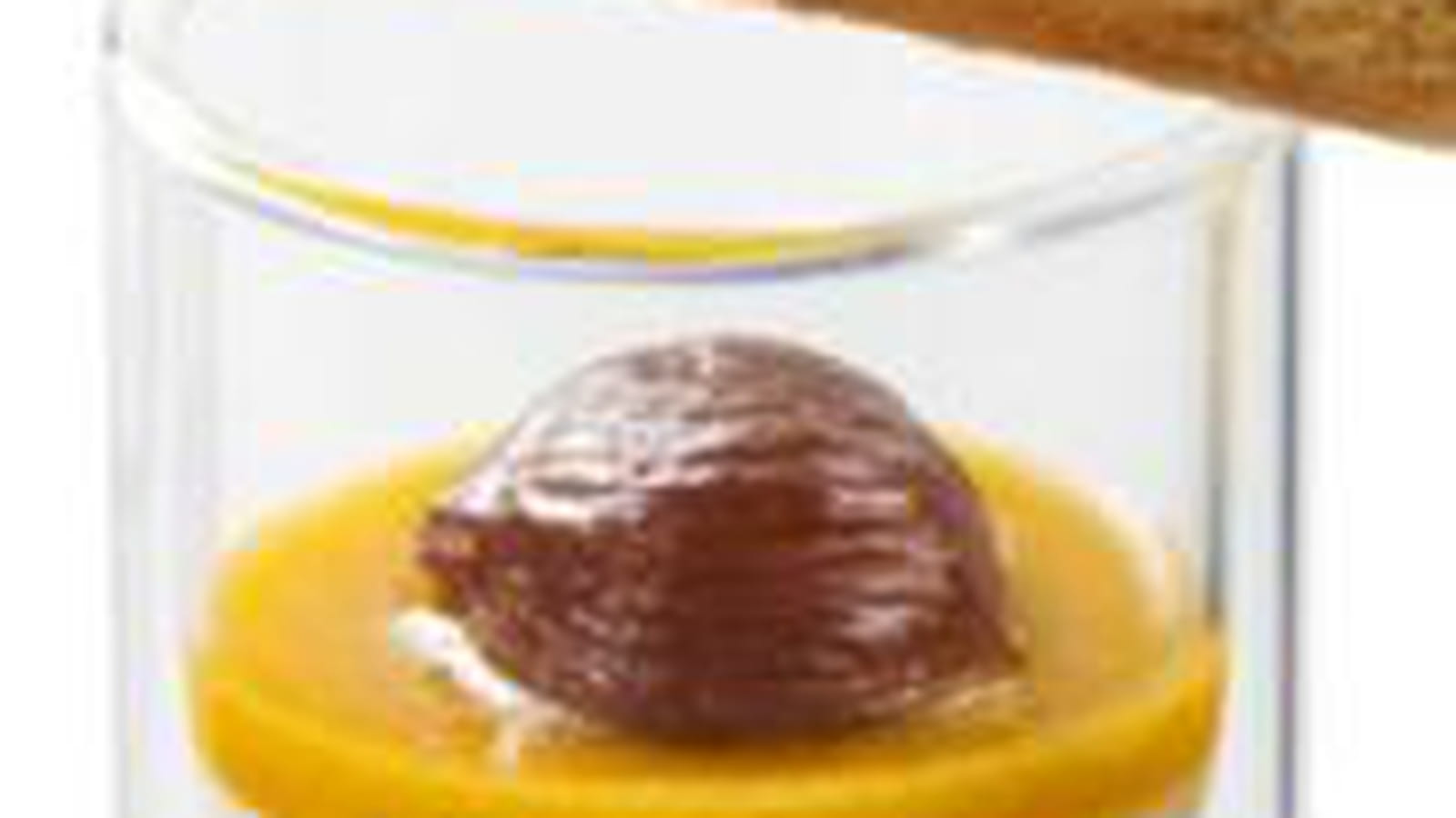 Panna cotta au lait concentré sucré, abricots et marrons confits