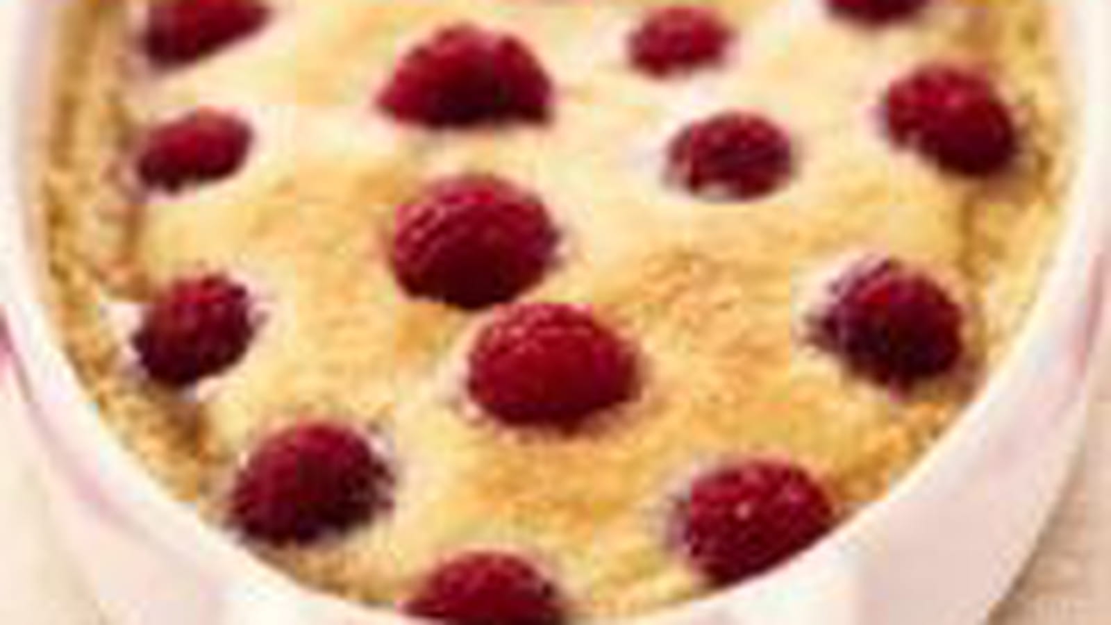 Clafoutis aux framboises et aux amandes