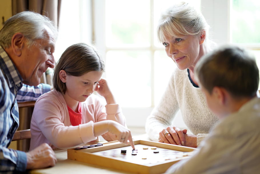 Les grands-parents en ont assez de jouer les nounous