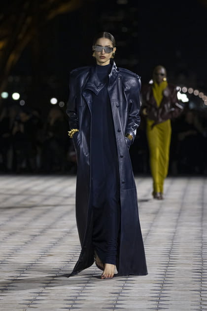 Look 6&nbsp;du d&eacute;fil&eacute; Saint Laurent