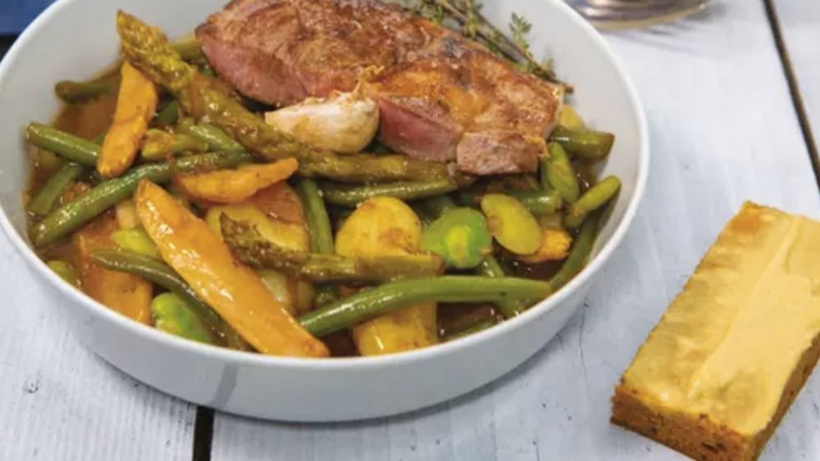 Carbonnade de légumes printaniers et agneau grillé