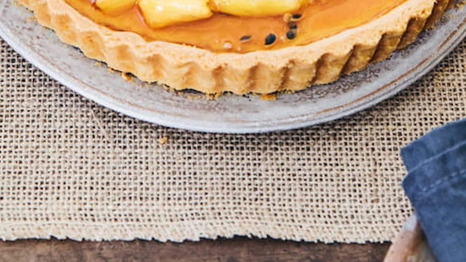 Tarte à l'ananas rôti et aux fruits de la passion