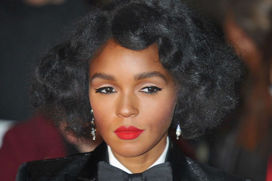Les cheveux fris&eacute;s 20's de Janelle Monae