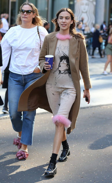 Alexa Chung au d&eacute;fil&eacute; Christopher Kane