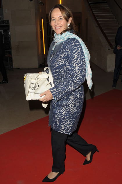 Ségolène Royal en manteau imprimé et pantalon noir