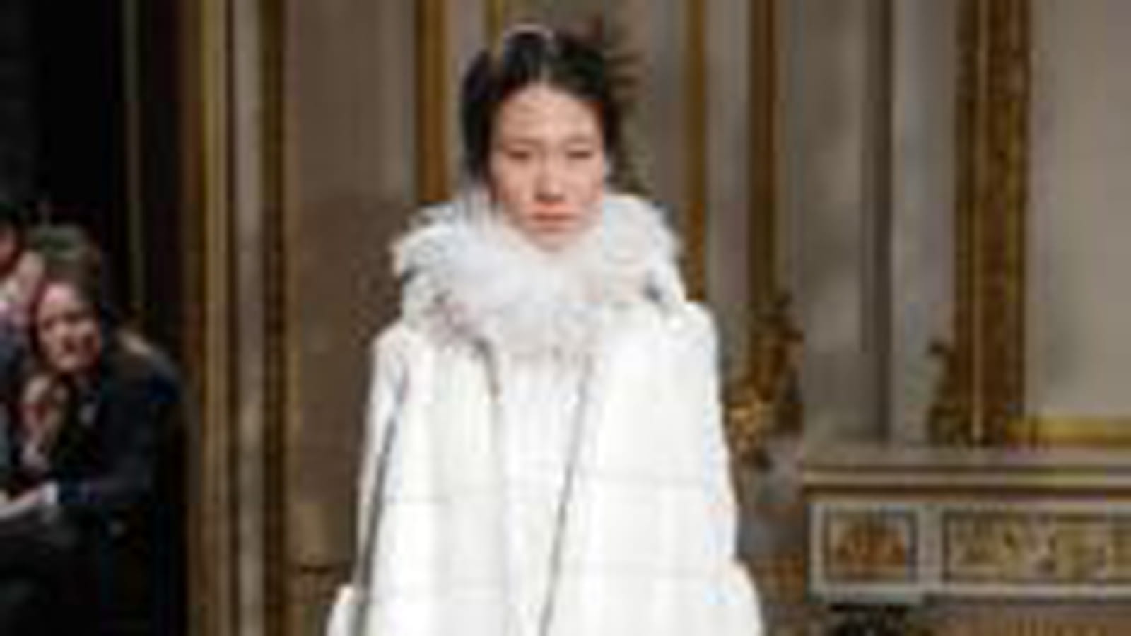 Une robe courte Yde