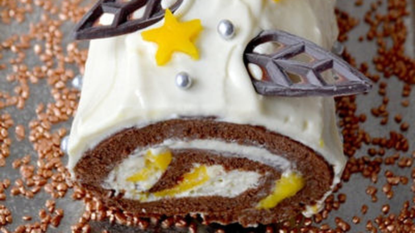Bûche chocolat noir, blanc et mangues