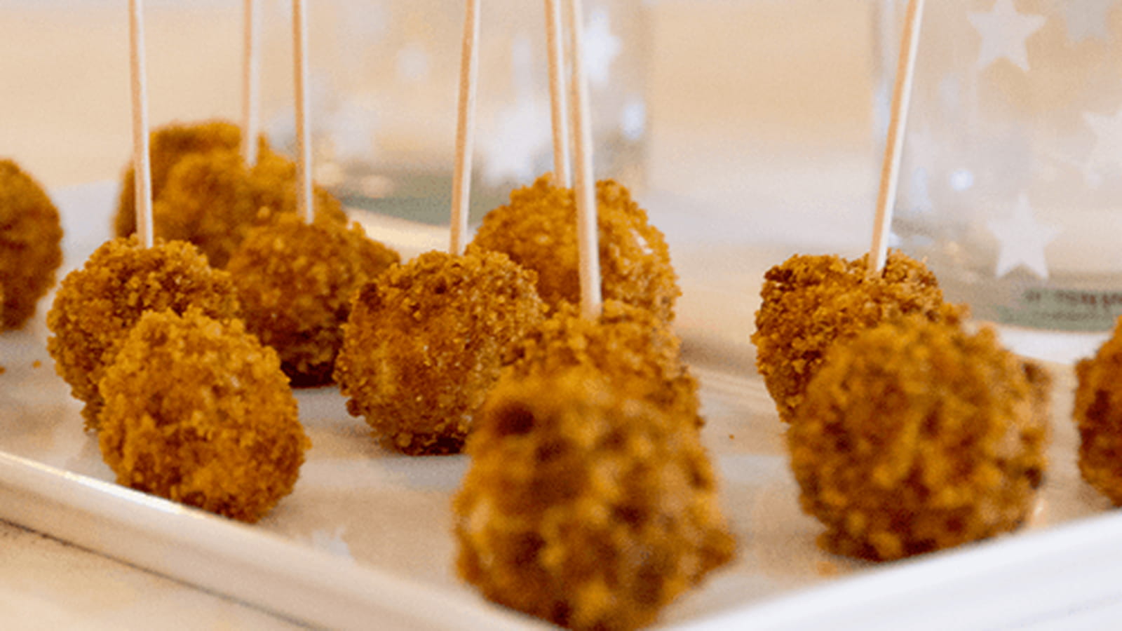 Billes apéritives au fromage bleu, chorizo et pain d’épices