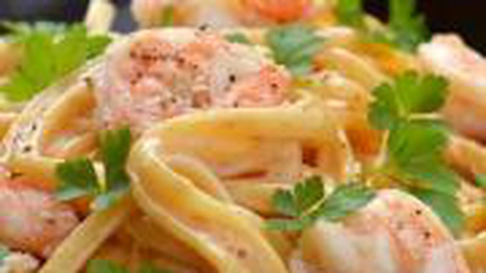 Pâtes linguine aux crevettes, sauce crémeuse à l'ail, paprika fumé et citron