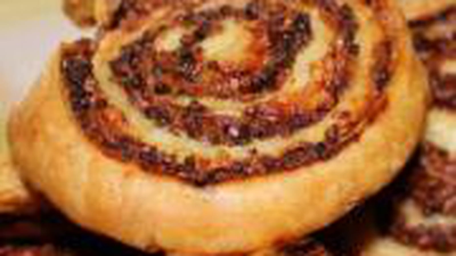 Roulés feuilletés à la moutarde à l'ancienne