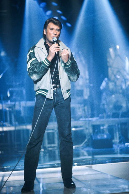 Johnny Hallyday en jean et veste bomber
