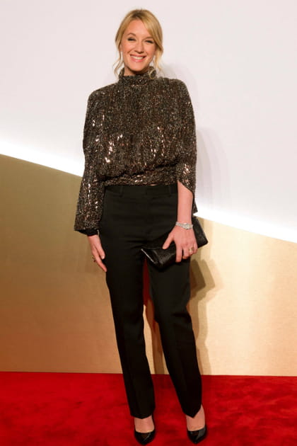 Ludivine Sagnier en top dor&eacute; et pantalon noir