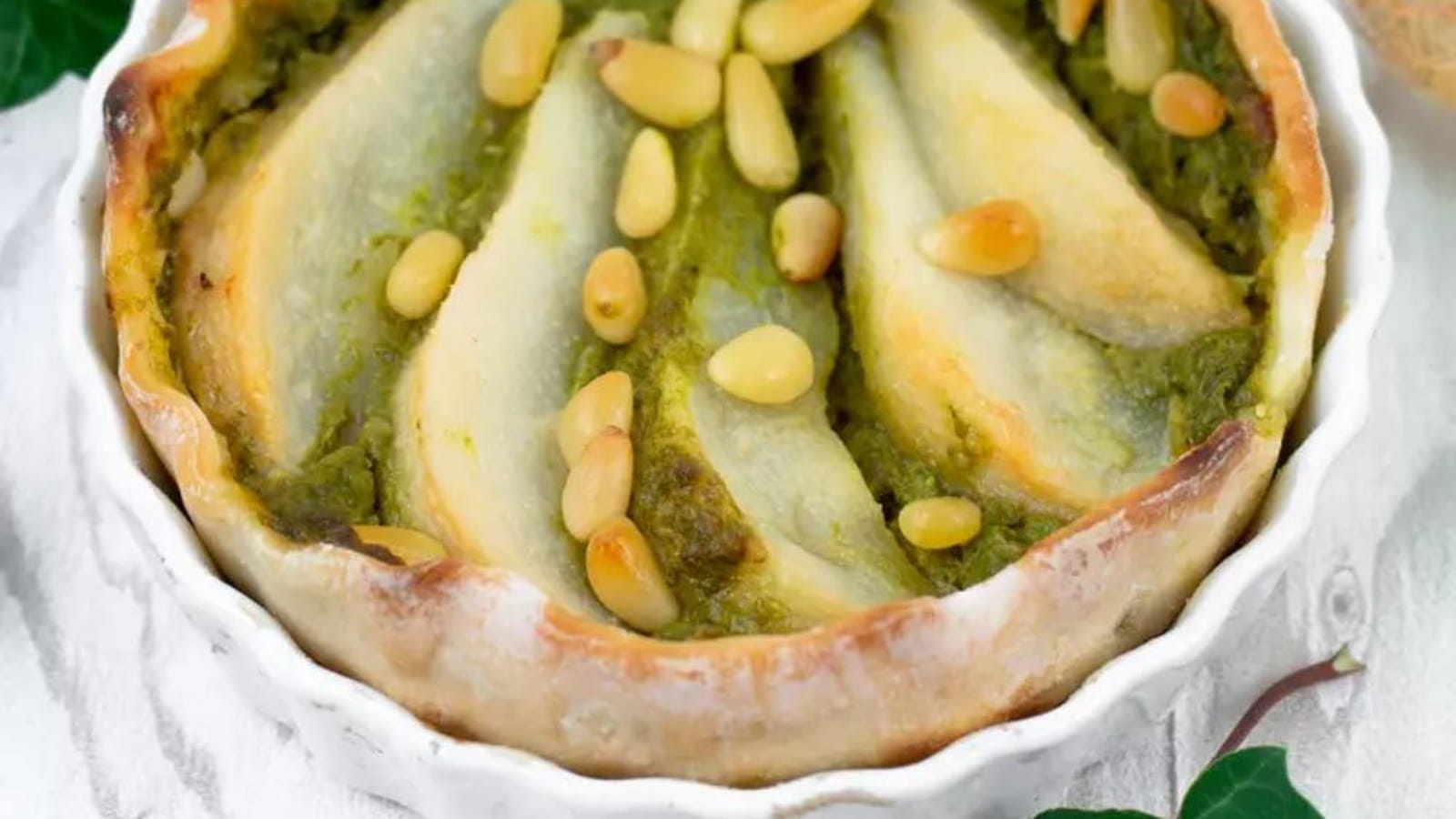 Tartelette aux poires sur pesto d'épinard