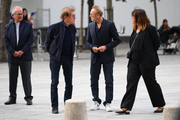 Alain Souchon et son fils aux obs&egrave;ques du r&eacute;alisateur Jean-Paul Rappeneau