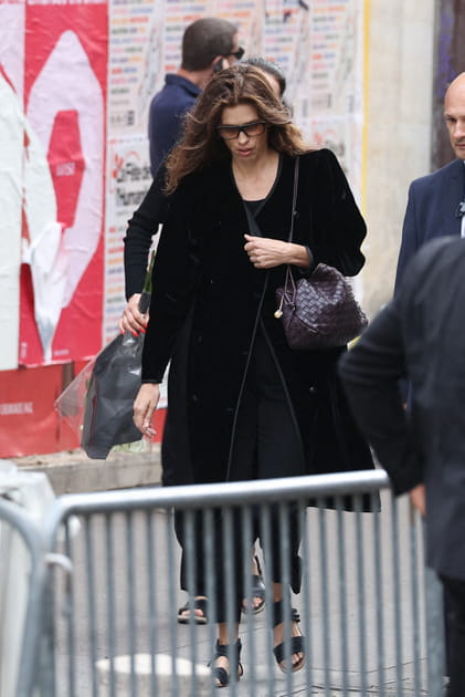 Ma&iuml;wenn arrive aux fun&eacute;railles de Jane Birkin