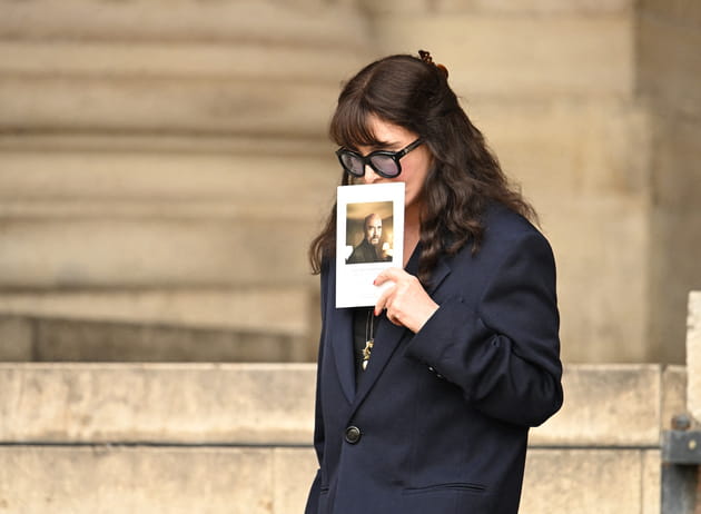 Isabelle Adjani &agrave; la sortie des obs&egrave;ques de Jean-Paul Rappeneau, &agrave; Paris