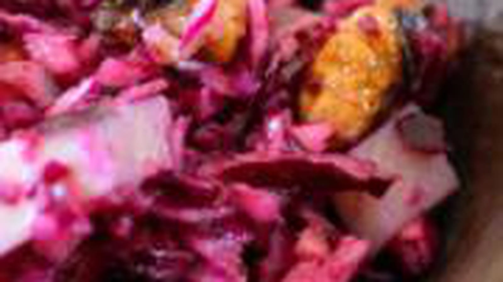 Salade de chou, pomme, noix et emmental